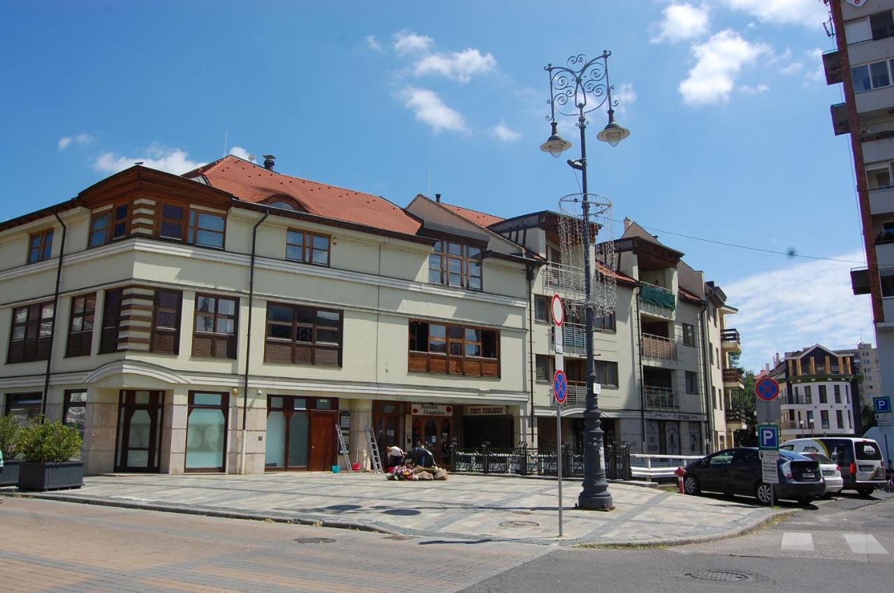 Ferienwohnung Treasure Box Apartman Miskolc Exterior foto